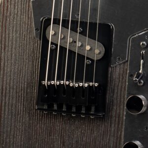 Chevalet / micro - <p><strong>Chevalet</strong>: Gotoh  Moderne 6 pontet Noir</p>
<p><strong>Micro</strong>: Bare Knucle® True Grit<br />
<strong data-start="1077" data-end="1178"><br />
Un micro précis et nerveux, conçu pour garder clarté et caractère, sans compression excessive.</strong></p>
<p data-start="1180" data-end="1258">
 